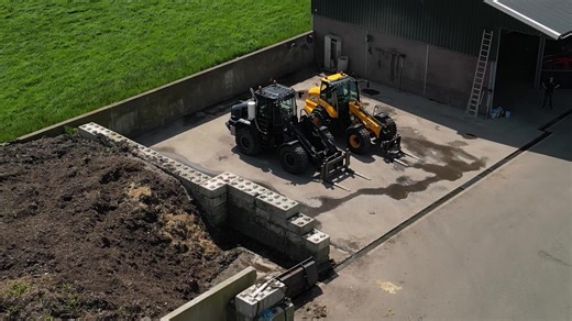 JCB France on Instagram: "🎥 Puissance, précision… et un design qui ne passe pas inaperçu. Aujourd’hui, on vous emmène au cœur de l’action avec 3 machines JCB qui redéfinissent les standards du secteur agricole. 🔥 À l’affiche dans notre nouvelle vidéo : ✨ TM320S – Performance, stabilité et polyvalence pour les opérations les plus exigeantes. 🖤 419S – Édition limitée livrée noire – Une agro‑chargeuse qui allie force brute, efficacité… et un look hors du commun. ⚡ 403E – La compacte électrique q