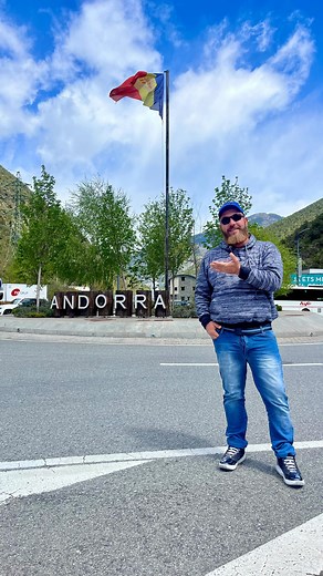 Juliano Ribeiro on Instagram: "Andorra é um pequeno principado independente situado entre a França e a Espanha nas montanhas dos Pireneus. O país é conhecido por suas estações de esqui e pelo status de paraíso fiscal que incentiva compras isentas de impostos. A capital Andorra la Vella tem butiques e joalherias na Avenida Meritxell, além de vários centros comerciais. O bairro antigo, Barri Antic, abriga a Igreja de Santa Coloma, de estilo românico e campanário circular. . #andorra #morarnaeuropa