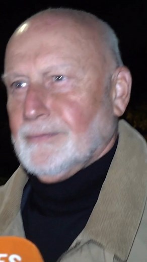 Marcus Brandler, el novio de la madre de la reina Letizia, no se ha perdido la celebración del 50 cumpleaños de Telma Ortiz, fiesta de la que salió con una sonrisa a pesar de las preguntas de los periodistas. #palomarocasolano #letiziaortiz | Lecturas