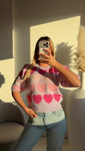 Hey ihr Lieben! 🌟 Unsere neue Kollektion ist da! Schaut sie euch an und vergesst nicht, uns zu folgen und ein ❤️ dazulassen! Danke für euren Support! 💖 #NeueKollektion #Fashion