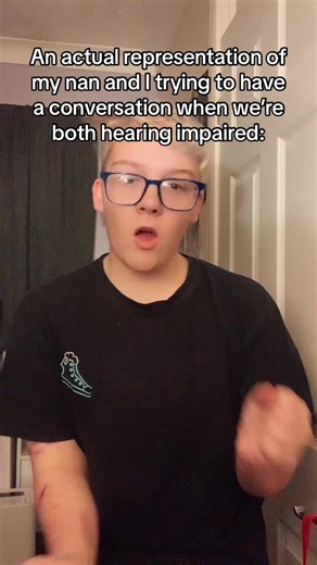 Two hearing impaired people trying to have a conversation 😂 #hearingimpaired #hoh #deaf #sse #signsupportedenglish #bsl #conversations #deafconversations