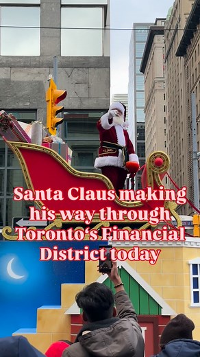 30K views · 1.6K reactions | Santa Claus making his way through Toronto‘s Financial District today. | peter_papi | Facebook