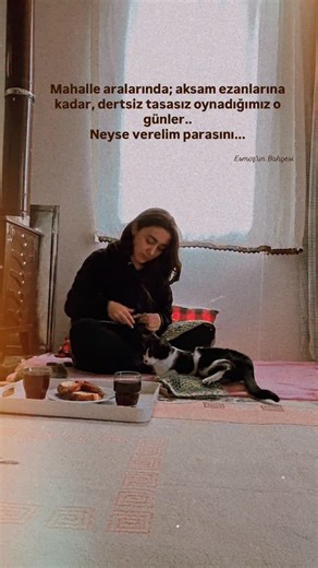 Esmoş’un Bahçesi 👩🏻‍🌾 on Instagram: "Herkesin çocukluğundan bir an film şeridi gibi geçti şu an 🥹 Şu an buraya bir şey yazamıyorum lakin zihnimde koşup oynayan çocukluğum ✨💕 • • • #alanya #cocukluk #çocuk #eski #eskilergüzeldir #oyun"
