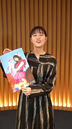 【推しの子】ドラマ&映画公式🌟 on Instagram: "【推しの子】Blu-ray&DVD ＼\🤍特典情報解禁④🤍/／ 有馬かなを演じた #原菜乃華 さんが 「新旧B小町スペシャル両面ポスター」の魅力を15秒で紹介する #15秒チャレンジ に挑戦！ 明日のチャレンジも楽しみだ🩷 この両面ポスターが付いてくるドラマDVD1巻は プロフィールの「Blu-ray&DVD公式サイト」をチェック✅ 【#推しの子】 ✨Blu-ray&DVD✨ 2026年4月8日発売決定！ 絶賛予約受付中"
