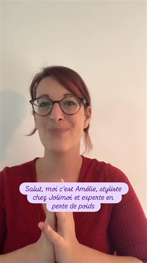 🥗 Tu penses manger léger avec ta salade ? Et pourtant… elle peut te faire grossir sans que tu t’en rendes compte 😅 👉 Entre les sauces industrielles, les croûtons et le fromage.. Tu montes vite à 800 calories ! 😬 ✨ Mon astuce :Compose ta salade avec 3 règles simples 👇 • Base de légumes 🥦 • Protéines maigres 🍗 (œuf, poulet, pois chiches) • Sauce maison 🥄 (huile d’olive citron). 🤍 Enchantée , je suis Amélie -> Styliste chez Jolimoi. Experte en perte de poids & équilibre hormonal 💌 | Améli