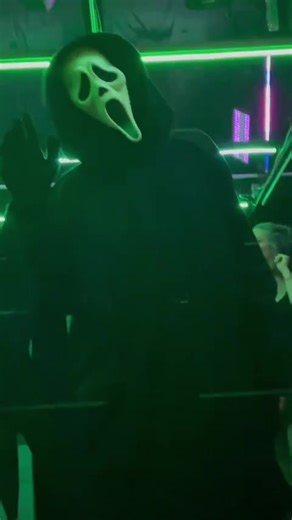 You look scared #ghostface #mask #ghostfacecosplay #scream #scary #ghostfacecosplay