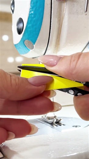 The Easiest Way to Thread a Needle | Tailor Tricks #2 #amiri #shorts