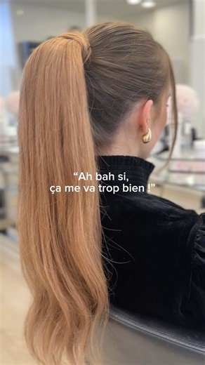 Tu hésites à porter une queue de cheval parce que tu trouves que ça ne te va pas ? 🤔 Et si le secret, c’était juste un peu plus de volume et de longueur ? ✨ Avec nos ponytails à clip, transforme une queue de cheval basique en une coiffure élégante et sophistiquée en quelques secondes. Résultat ? Un look qui change tout et qui te va à merveille ! Prête à tester ? Prends rendez-vous dans le salon le plus proche de chez toi dès maintenant ! 😉 #extensions #royalextension #extensionsadhesives #pony