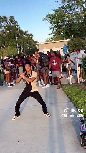 Now wiggle wiggle 😁 | drop it to the floor