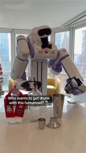 Reflex robotics humanoid is making some drinks using aviation gin! Pretty cool #humanoid #humanoidrobot #drunk #baristas #fyp