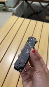 QSP Hawk Mkuruti Wood Black Blade . RM170.00 . 🔪 Handle: shredded CF overlay G10(red) 🔪 Lock:Liner lock 🔪 Blade: 14C28N, black stonewashed 🔪 Opening: Ceramic ball bearings . WEBISTE: 🔥 Pos percuma untuk pembelian atas RM 100 🔥 Bayar 3x tanpa penambahan atau interest! Link: https://www.corerepublic.my/product/qsp-osprey-black-blade-shredded-carbon-fiber-red/ . WHATSAPP: wasap.my/60194756170 | Core Outdoor and Tactical