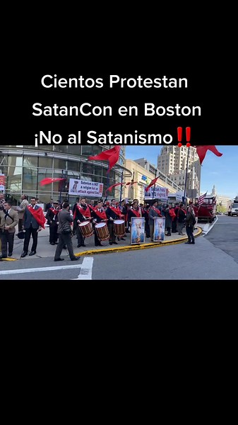 Protesta masiva en Boston contra SatanCon