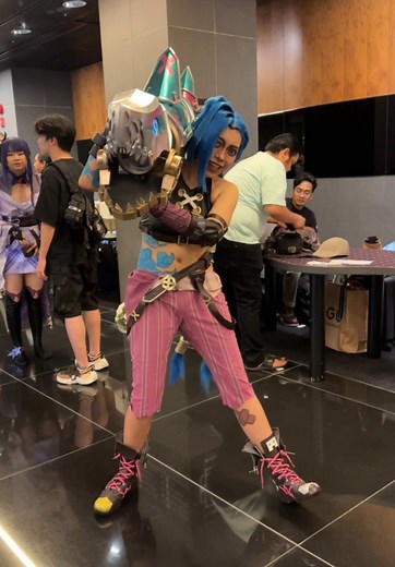 Montages random cosplayers from AFA SG 2024 in Day 2 (Part 3) Event : AFA SG 2024 Date : 29 November - 1 December 2024 Venue : Suntec Convention Centre, Singapore #afasg2024 #afafestival #singaporecosplay #cosplayers #suntecconventioncentre Cosplayer 1 : @miku_chii Cosplayer 2 : @berri Cosplayer 3: @𝙁𝙖𝙧𝙖𝙝.𝘼 𝙑𝘼 🇸🇬 Cosplayer 4 : @しょこら🍫💪 Cosplayer 5 : @Jane Yu Cosplayer 6 : @katykatcupcake Cosplayer 7 : @yoake_sannn Cosplayer 8 : @sasanyan Cosplayer 9 : @kaixin.nuts Cosplayer 10 : @alle