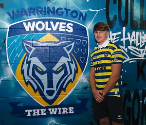 2️⃣0️⃣3️⃣0️⃣ Hear the initial thoughts of Ewan Irwin after penning a five-year deal with the Wire! 🐺 Watch in full: https://shorturl.at/JI5vz | Warrington Wolves