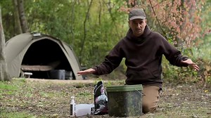 SMART LIQUID Le SMART Liquid est bien plus qu'un aliment liquide. C’est encore plus qu’un attractant liquide. C'est vraiment un liquide «intelligent». L'eau est le catalyseur du liquide SMART qui infiltre l’environnement subaquatique dans les couches d’eau horizontale puis verticale, les imprégnant d’acides aminées libres, d’appétants et d’oligo-éléments très stimulants. Cela signifie que vous attirerez l'attention des carpes peu importe la hauteur d’eau dans lesquelles elles nagent. En concevan