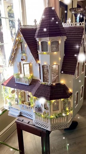 Have a wonderful holiday! #dollhouse #dollhousetour #christmas #dollhouseminiatures #miniature #miniatureart #dollhouserenovation #dollhousereno #dollhousetherapy #dollhousesoftiktok #dollhousemakeover #dollhousephotography #dollhousebeautiful #vintage #vintagedollhouse #vintageminiatures #shabbychic #mini #minisoftiktok #miniaturetiktok #mini #miniature #112 #tinyart #ishrunkthis #tiktok #fyp #fypシ #etsy #etsyshop