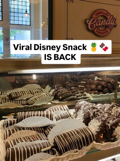 Is the Dark Chocolate Pineapple Spear actually worth planning your morning around? Okay, that sounds dramatic 😅 but this $9.49 Disney treat sells out FAST. Fresh pineapple dipped in dark chocolate with white chocolate drizzle… made in small batches and the first round disappears before lunch 👀 Find them at Candy Palace, Pooh Corner, or Trolley Treats. My advice? Make it your first stop 🏰✨ I share these tips because I want your Disney days to be magical with no sold-out signs or missed treats 