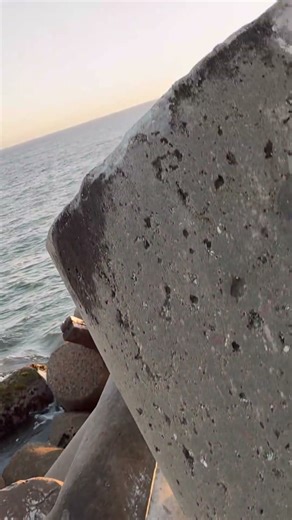 Wave Breakers At The Walton Lighthouse #shorts #santacruz #lighthouse