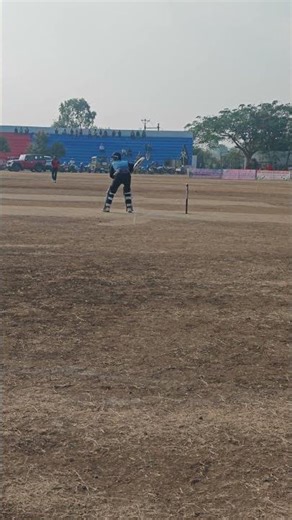 amazing bowling by left arm bowler