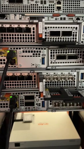 Two Dell PowerStore 1200T arrays booting in our lab for the first time. You are clear for takeoff on runway 13L. #dell #storage #data #tech #storagerwview #computets