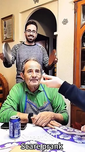 Scared pranks 😆 | Street gist