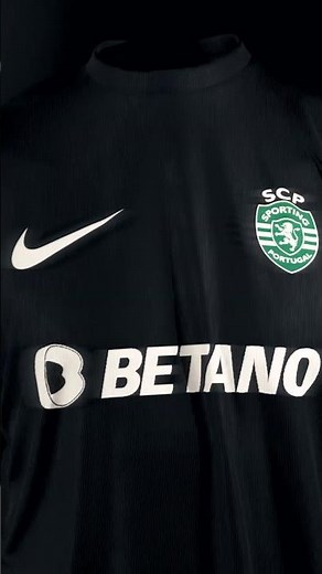 The 4th kit of the season: Here come… 𝐌𝐈𝐁 ⚫ 𝘽𝙇𝘼𝘾𝙆 𝙄𝙎 𝘽𝘼𝘾𝙆. Now available! #SportingCP #BlackIsBack