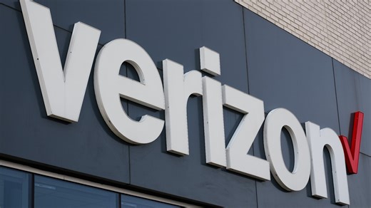Verizon customers waiting on $20 refund after outage warned about scam messages