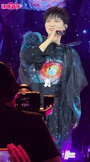 谁能拒绝周深唱《情非得已》清甜嗓音，甜度拉满，氛围感直接封神#演唱会 #翻唱 #zhoushen #抖音 #周深 #唱歌 #live #cover #shorts