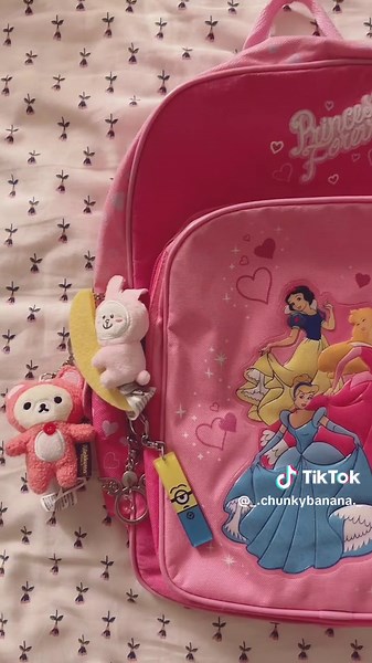 love my 2000s princess backpack 🌸🎀🙈 #backtoschool #princessbackpack #nana #school #pinterest #decoratingmybackpack #pink