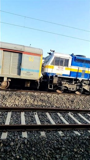 The 12945 Veraval - Banaras SF Express