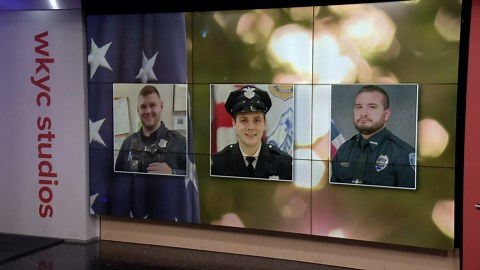 Kent prayer group lifts up police officers during difficult times for Northeast Ohio law enforcement