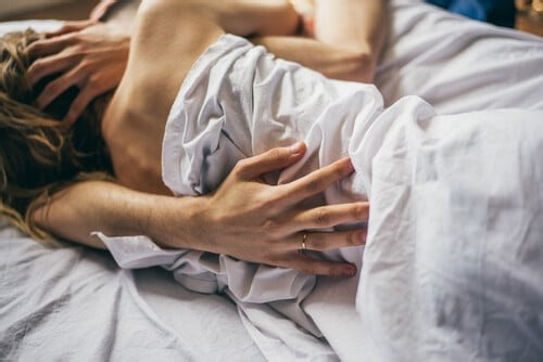 Le "shallowing", cette pratique intime qui intensifie le plaisir et séduit de plus en plus de couples - Psychologies.com