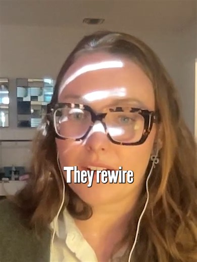 Screens and educational technology can be useful, but they’re not always the best way for your child to learn❌ When do screens feel most helpful for your child’s learning? When do they start to feel distracting? We can teach our kids about technology without requiring them to use it directly. Kate Brody shares more about her experience with Schools Beyond Screens, and how other parents wanting to make an impact on their child’s education can get involved. 🗣️ Learn more on Raising Us: A Parentin