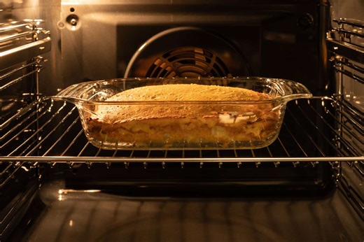 Can You Put Glass In The Oven? Here's What To Know