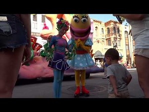 Universal Studio's Superstar Parade with Despicable Me, SpongeBob, Hop & Dora