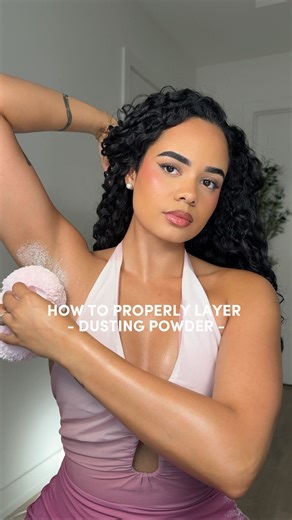 𝖠𝖠𝖫𝖨𝖸𝖠 𝖢𝖮𝖮𝖫 on Instagram: "This dusting powder hack will have you turning HEADS! I’ve been using this routine for a while now and every time I step out of the door I get at least two compliments even after 8h. This layering is also perfect for the girls who wanna smell like a vanilla coconut sugar cookie 🍦🍨🥥 @josiemaran @lushcosmetics @henryrose @loccitane #bodycareroutine #dustingpowder #body