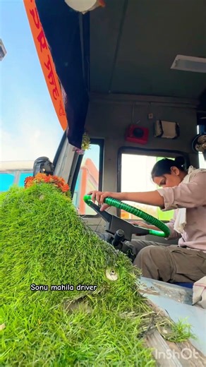 Women bus driver 😃 #upsrtc #shortvideos #tranding