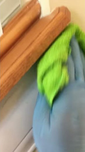 How to clean wooden stair handrails #1