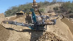 Powerscreen Warrior 1800X making road base, 1 1/2” to 4” rock, and 4” plus material. The two rock products will be fed into a set of Powerscreen crushers and screeners to make different sized aggregates! 💥🪨 #powerscreen #powerscreencrusher #powerscreenscreener #crusher #screener #crushing #screening #crushingandscreening #roadbase #rocks #sand #gravel #sandandgravel #aggregates #quarry #mine #mining #limestone #riverrock | Powerscreen of Florida