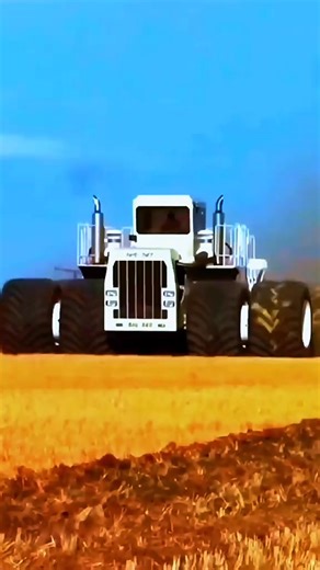 This is the Largest Tractor Ever BuiltBig Bud 747 | Fact Insights001