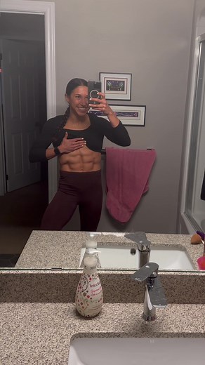 The morning we left for Vegas for my first ⭕️lympia🙏 Working for and living out my dreams - every single day✨ #mrolympia #bodybuilding #abs #sixpack #fitness #olympia #ifbbpro #girlswithmuscle #muscle #fy