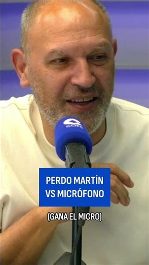Pedro Martín vs Micrófono… Y gana el micrófono 😂