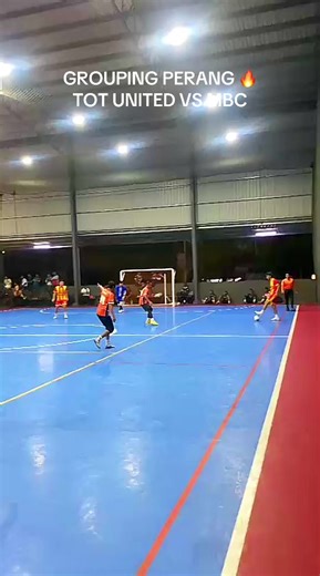 Zon Batu Futsal Tournament 1.0 @mbc lagend @TOT United Futsal Club Pertembungan adik abang . Perang 🔥 #totunited #mbc #futsal #futsalindonesia #aalegacy