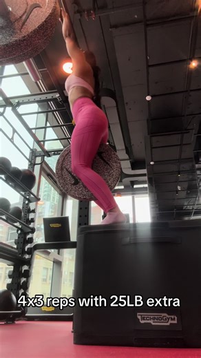 Bringing the weighted pull ups back