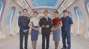 【#中華航空安全示範影片｜守護每一段有意義的旅程】 全新安全示範影片正式登場，從梅花綻放的動態視覺出發，象徵中華航空服務初心不變，翱翔於萬里長空。 影片片頭與片尾的787-9飛機意象，展現我們持續以科技創新提升飛航安全的承諾與堅持。內容涵蓋現行機型的必要安全資訊，以沉浸式敘事打造更直觀、專業的飛行安全體驗。 當旅客步入未來客艙，這不只是安全指引的開始，更是我們守護每段旅程的用心展現。 一同走進未來客艙、體驗全新安全旅程▶️https://www.youtube.com/watch?v=f9l4EI4QoVY #ChinaAirlines #飛航安全 #未來客艙 #安全承諾 #安心起飛 | China Airlines 中華航空