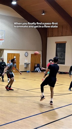 Tommy Heights on Instagram: "Bro was handing out 🎁 like he’s Santa 🎅🏾 even had on the Red to match! Tell me this is not one of the best feelings in pickup hoops. #basketball #ballislife #hooper"