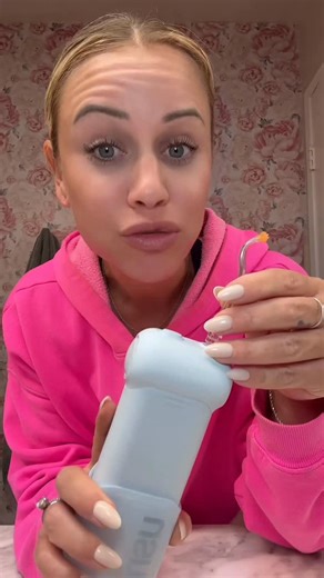 Janelle Rohner on Instagram: "Being in your 30s means it’s time to admit you hate flossing but water flossing is way better. LINK IN BIO! It’s 50% OFF now for Christmas! Thank you @usmile_global for saving me! #flossing #usmile #oralhealth #waterflosser #oralhygiene #christmas"