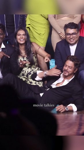 142K views · 2.1K reactions | SRK lies on the floor as he noticed #Jawan cast wasn't having a space to come in the frame #MovieTalkies #SRK #ShahRukhKhan #reelsfb #reelsvideo | Movie Talkies | Facebook