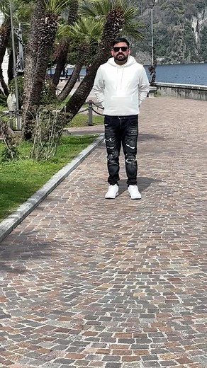 Meri taraf say sab ko Eid Mubarak