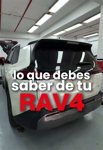 Lo que nadie te dice cuando compras el modelo del año. 🔍 Dos versiones de RAV4 que estéticamente parecen evolucionar, pero que en el fondo comparten el mismo ADN mecánico y electrónico. En @toolsracingve eso significa que la exigencia sigue siendo la misma 🚀🔥 Si tu RAV4 también tiene problemas ¡visítanos! #rav4 #toyota #taller